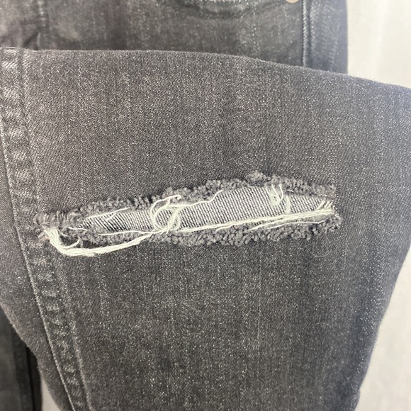 Free People Distressed Faded Black Raw Hem Knee Cut Skinny Jeans - Size 26 - Picture 8 of 13
